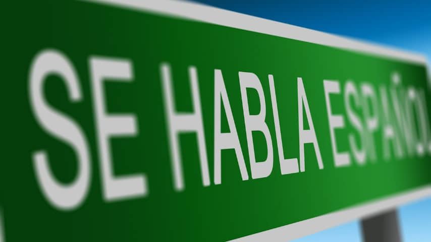 Different Accents in Spanish Voice Overs: Which Works Better. "Se habla español" sign by jairojehuel at Pixabay. Pixabay License. https://pixabay.com/es/photos/espa%c3%b1ol-aprender-habla-traducci%c3%b3n-375830/