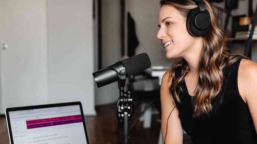 Picture of a podcaster recording, to illustrate an article highlighting the benefits of podcast transcription. Image from: Photo by Soundtrap on Unsplash